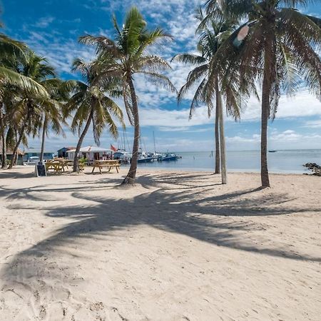 Holiday Hotel ซานเปโดร ภายนอก รูปภาพ