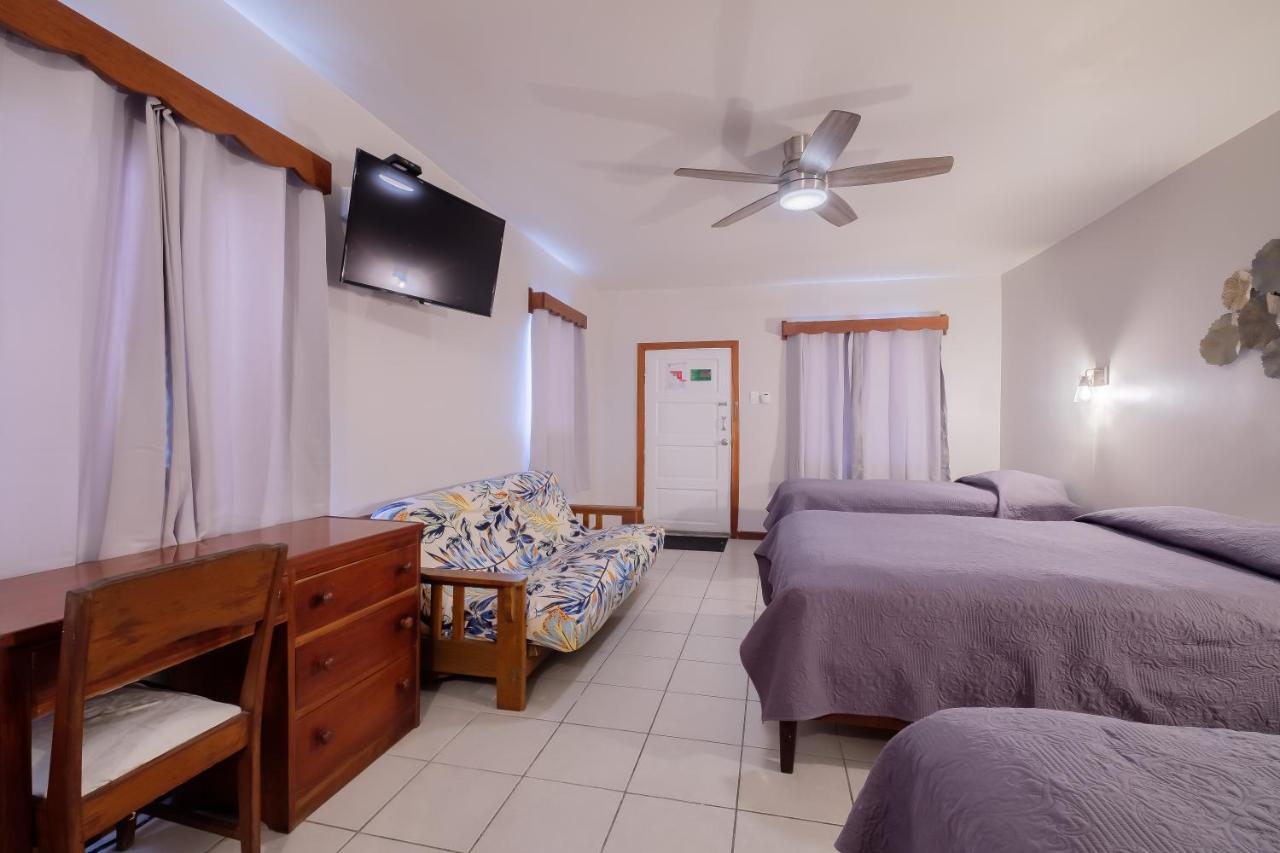 Holiday Hotel ซานเปโดร ภายนอก รูปภาพ