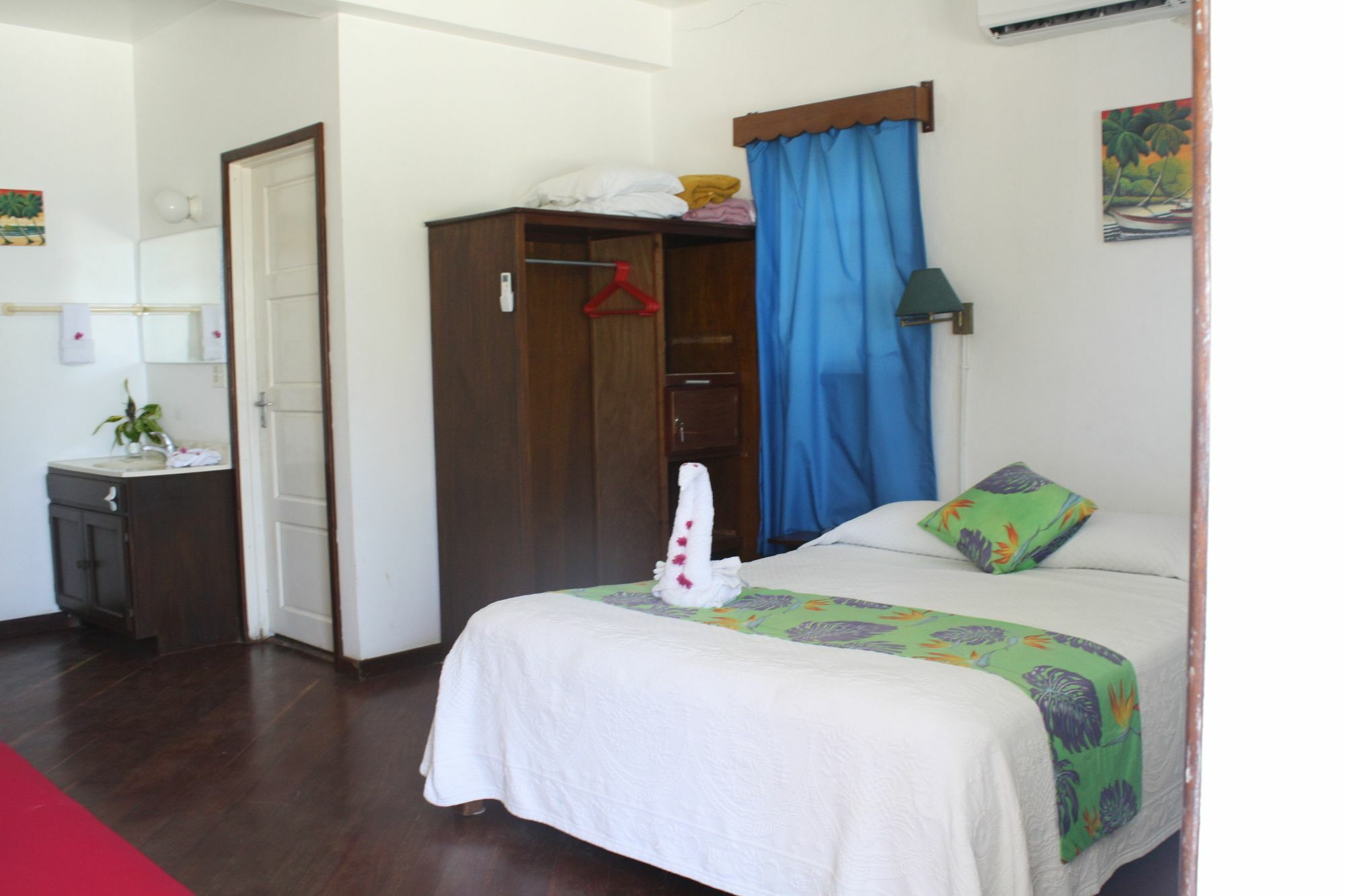 Holiday Hotel ซานเปโดร ภายนอก รูปภาพ