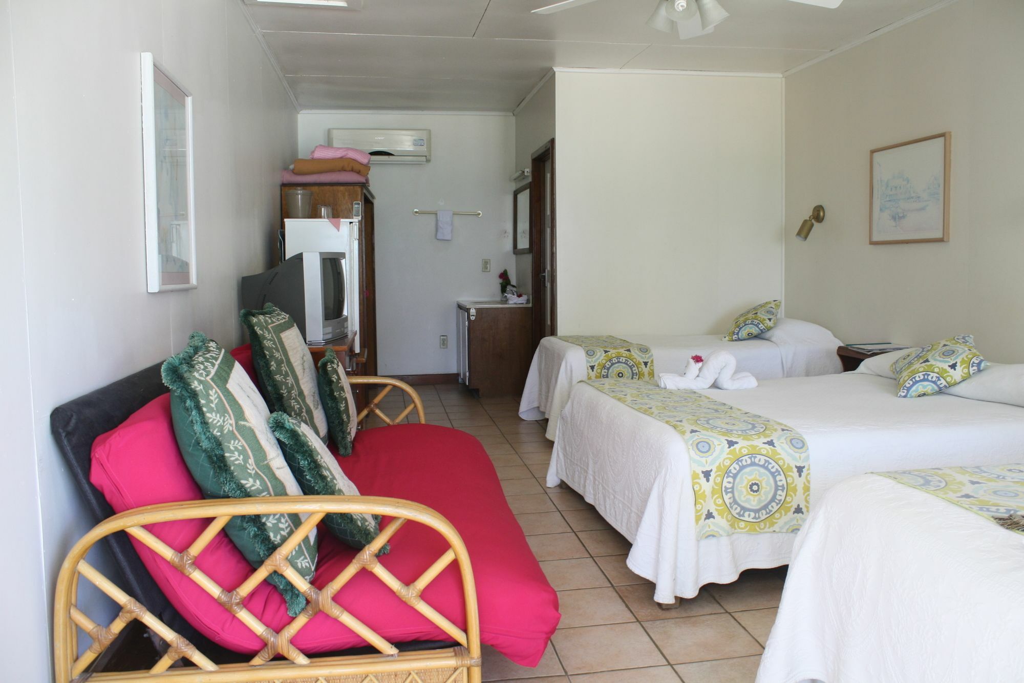 Holiday Hotel ซานเปโดร ภายนอก รูปภาพ