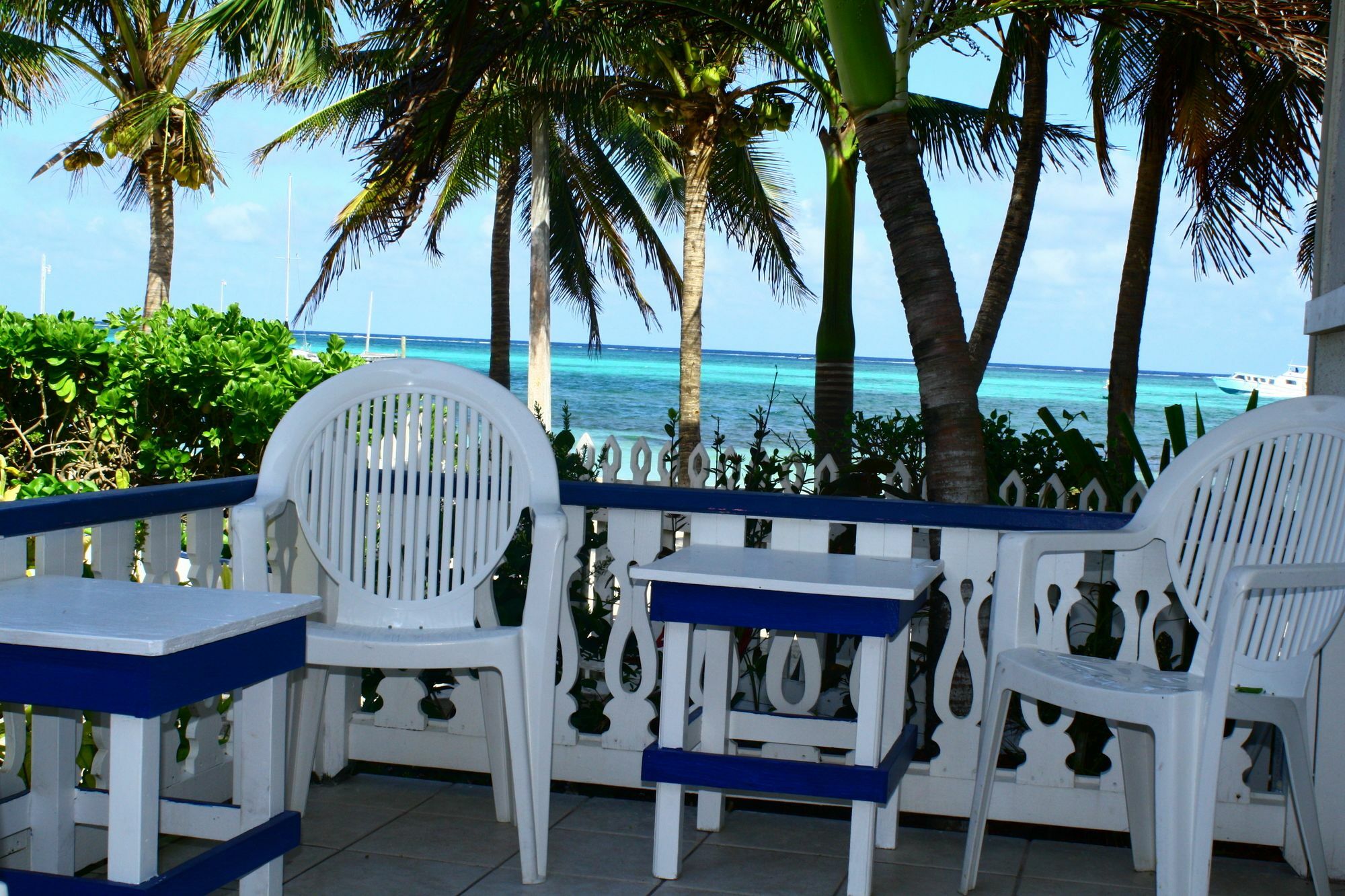 Holiday Hotel ซานเปโดร ภายนอก รูปภาพ