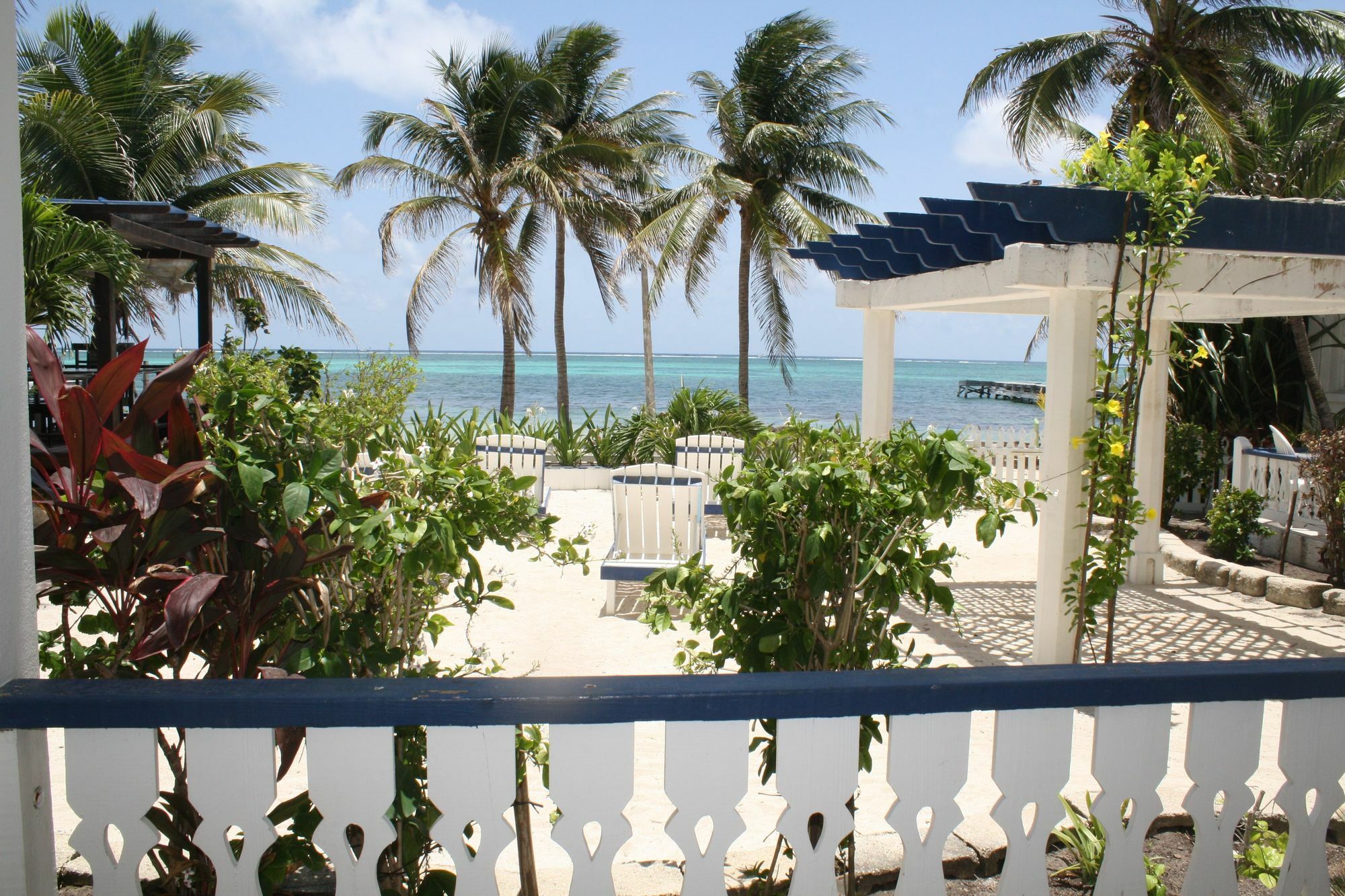 Holiday Hotel ซานเปโดร ภายนอก รูปภาพ