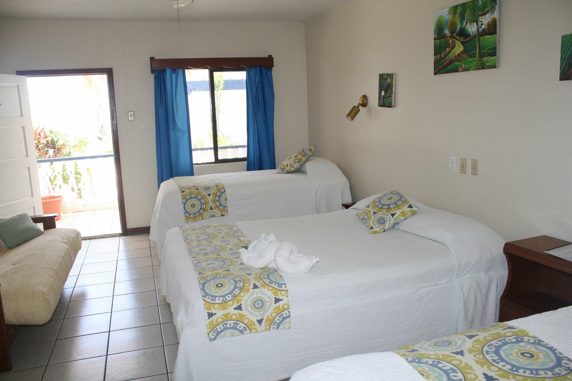 Holiday Hotel ซานเปโดร ภายนอก รูปภาพ
