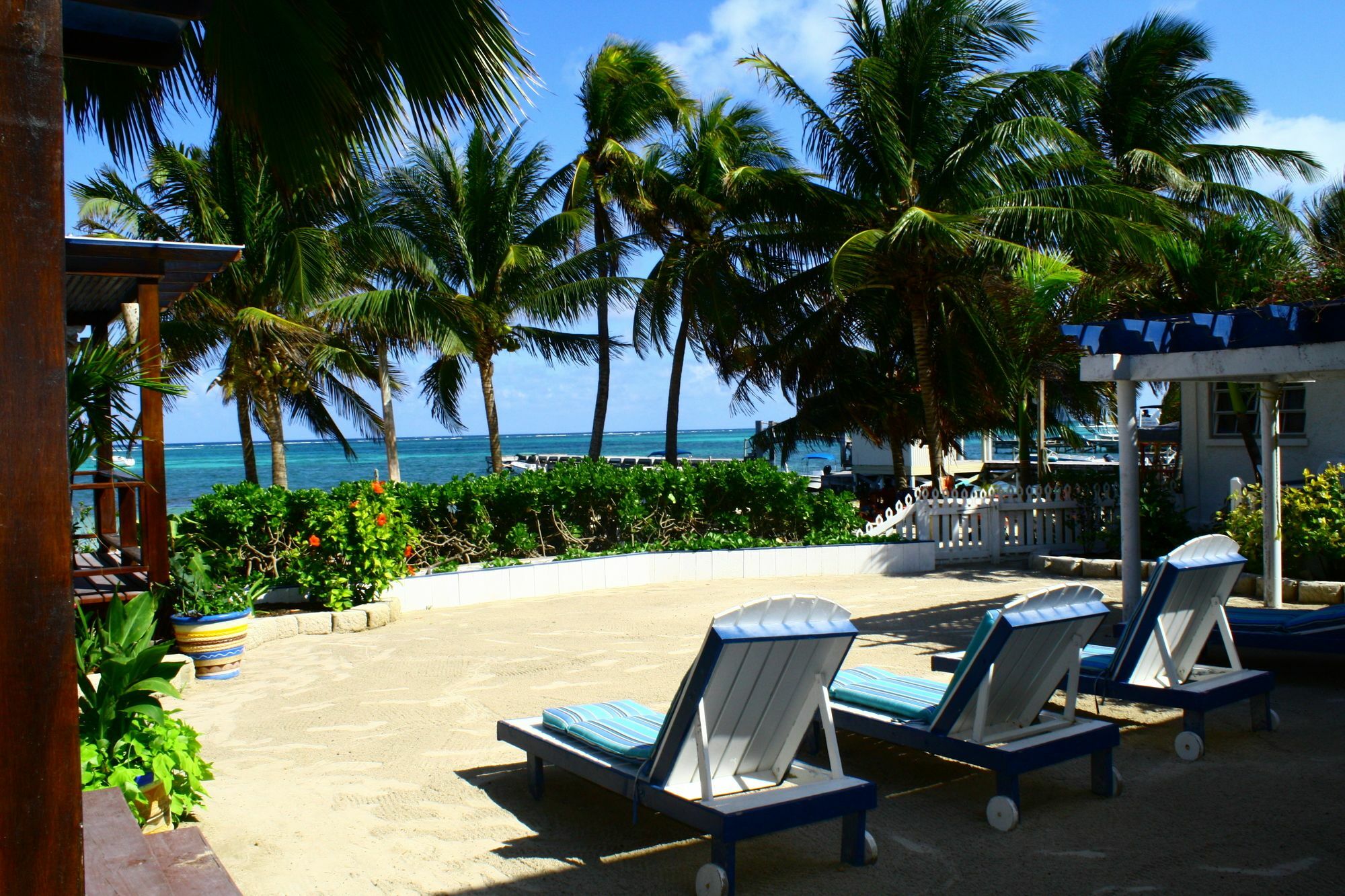 Holiday Hotel ซานเปโดร ภายนอก รูปภาพ